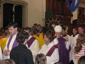 otec biskup Vojtěch a Cikrle, otec Roman Kubín a další kněží